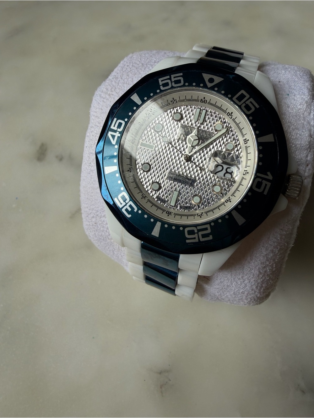 Invicta Ceramics Unisex Blue & White Ceramic Pro Divers Watch Model 4686